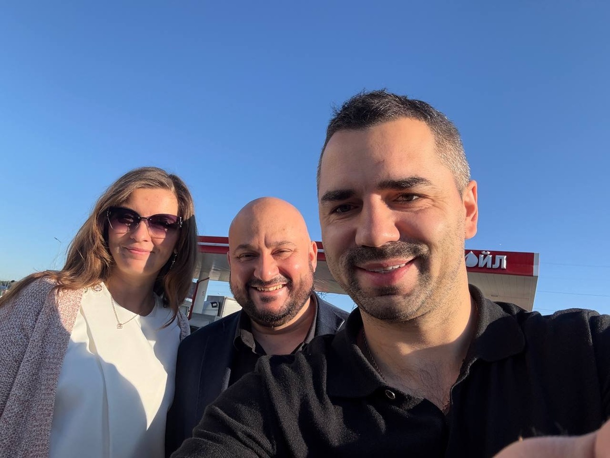 Тимур и все-все-все. Я и мои соседи по поселку "Одна Волна", едем в Тулу 10.09.2025 Фото из личного архива автора. 