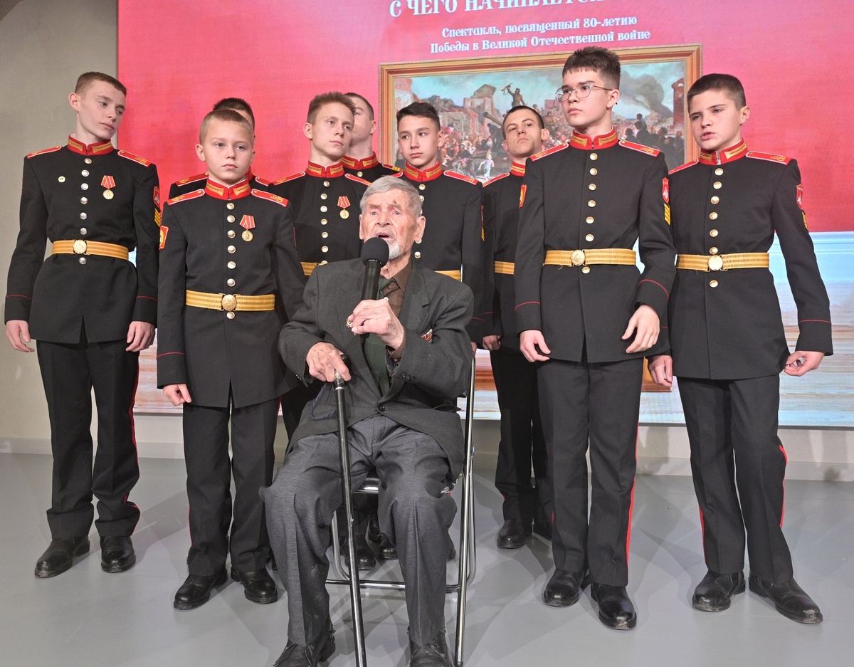 В молодёжном кластере «Салют» 16 ноября был представлен спектакль «С чего начинается Родина»