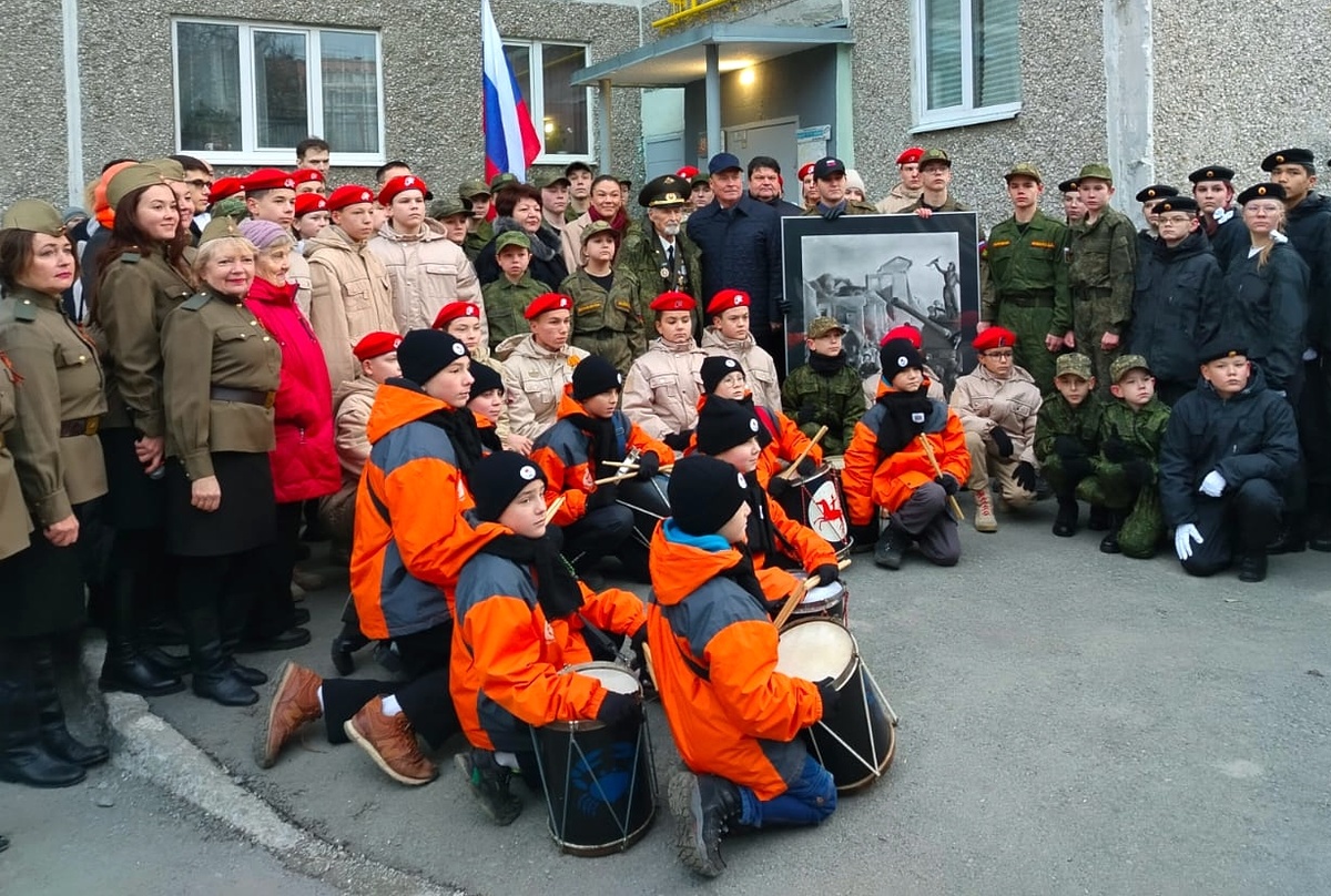 Передача фрагмента исторического полотна Дмитрию Суворову