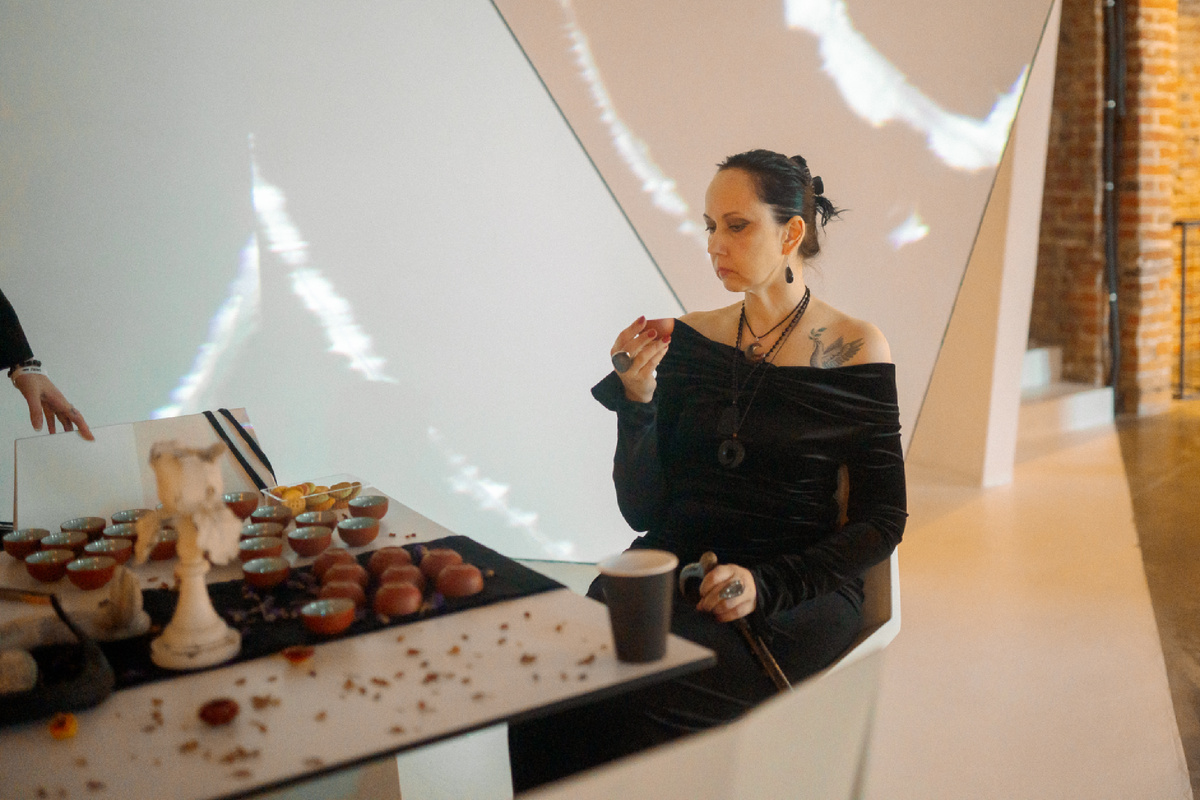 Я, на вечере памяти Арины в первую годовщину ее смерти. 