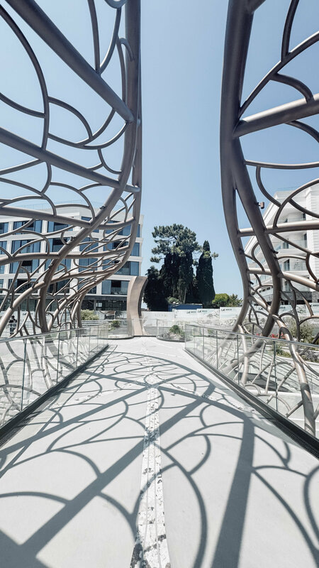 Пешеходный мост "Волшебный лист"