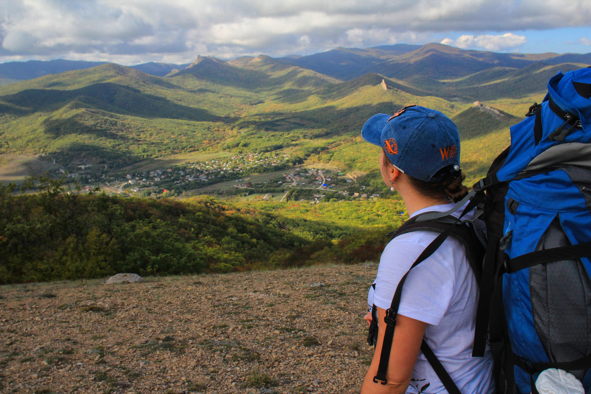 Вид на село Лесное с гор