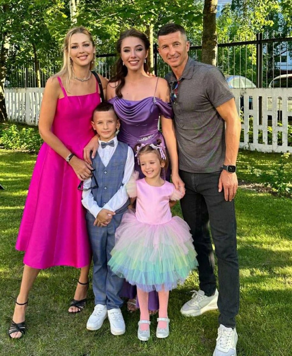  Футболист сейчас второй раз женат. У него двое маленьких детей Личная страница героя публикации в соцсети