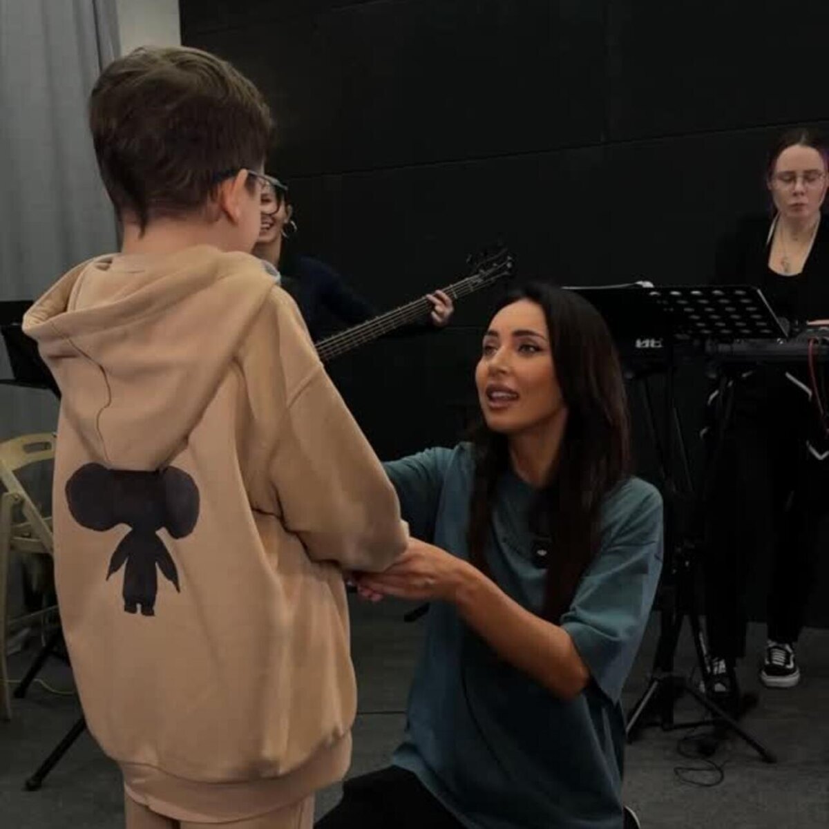    Алсу с сыном Рафаэлем Социальные сети