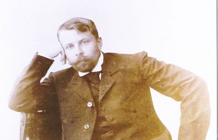 Василий Дмитриевич строго чтил семейные традиции воспитания детей.