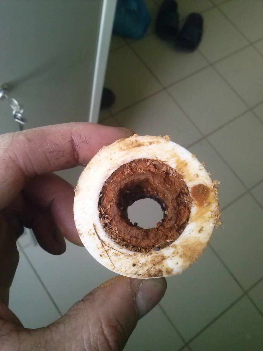 труба заросла железом, очень сильно!