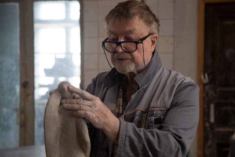 Валерий Малолетков в мастерской в 2022 году. Из коллекции музея-заповедника «Царицыно»