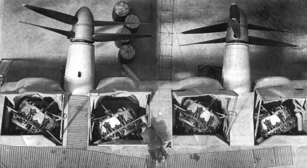 двигатели Centaurus Mk.20 мощностью по 2470 л.с. каждый устанавливались попарно внутри консолей крыла. Снимок aviadejavu.ru