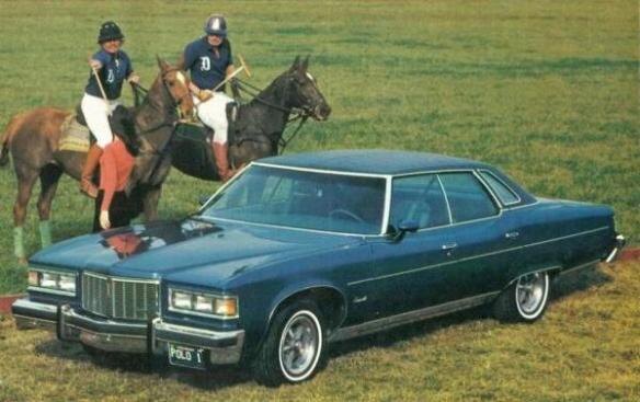 За первые 19 лет производства Pontiac Bonneville рос и рос, достигнув максимальных размеров в 1976 году.