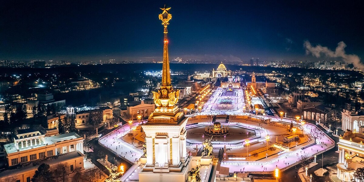 Каток на ВДНХ (фото с сайта mos.ru)