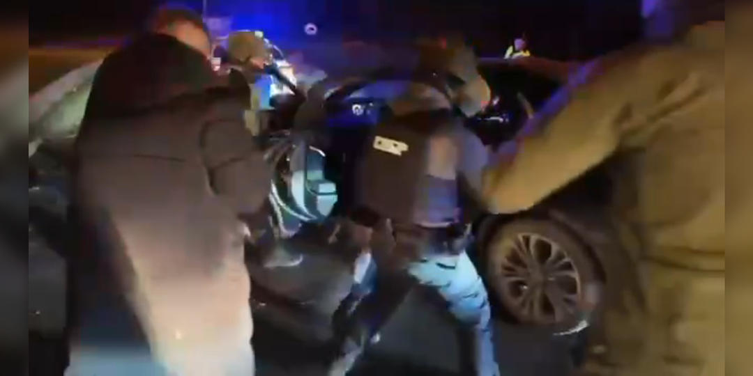 Товарищи из СОБРа очень ярко задержали банду кавказцев, которые вымогали деньги у служивых