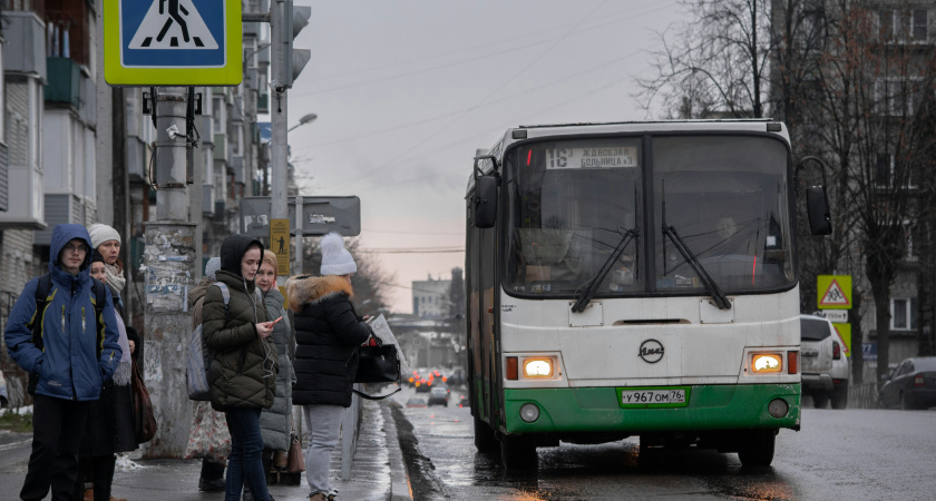    Суд высшей инстанции заключил: обязан ли водитель уступать дорогу автобусу, отъезжающему от остановки