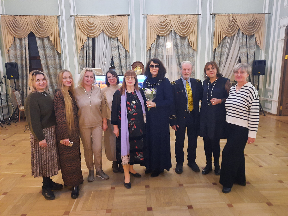 Участники вечера музыки и поэзии» Московская осень»-2025 в усадьбе Григорьева-Писемской в Москве.