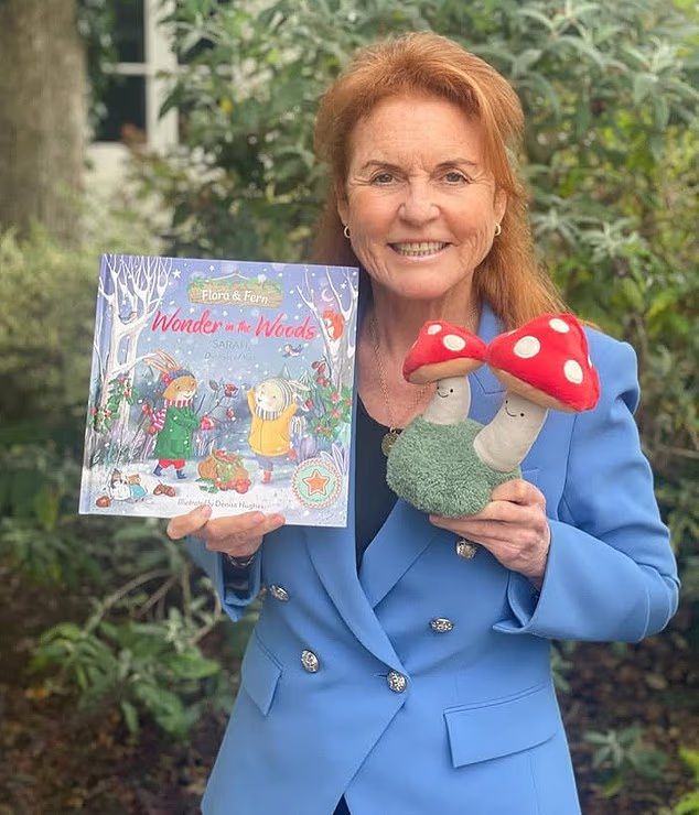 Сара Фергюсон с одной из своих детских книг.