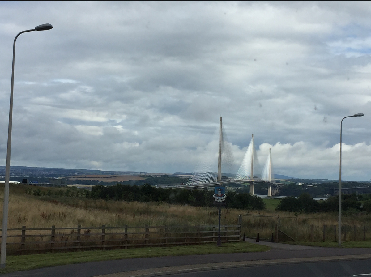 Мост Квинзфери кросинг в Шотландии