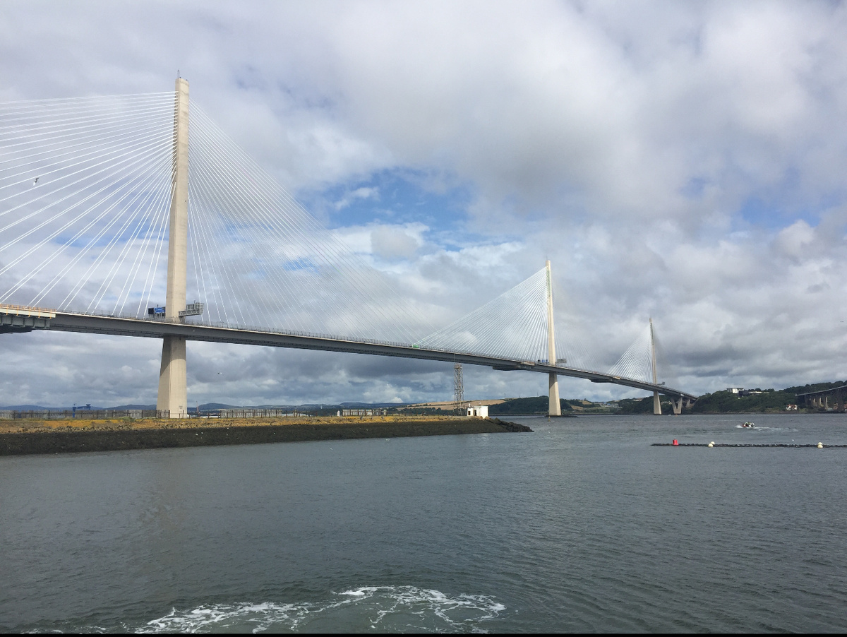 Мост Квинзфери кросинг в Шотландии