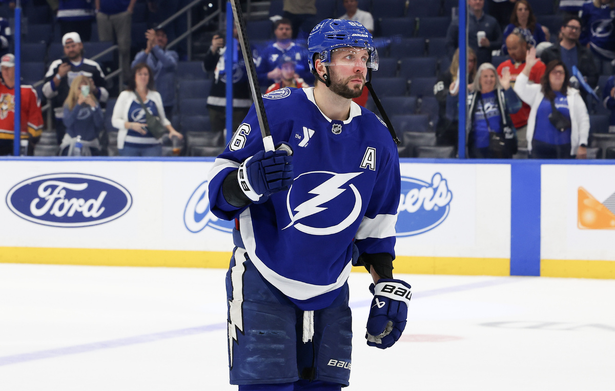    Нападающий "Тампы" Никита Кучеров  Mike Carlson/Getty Images