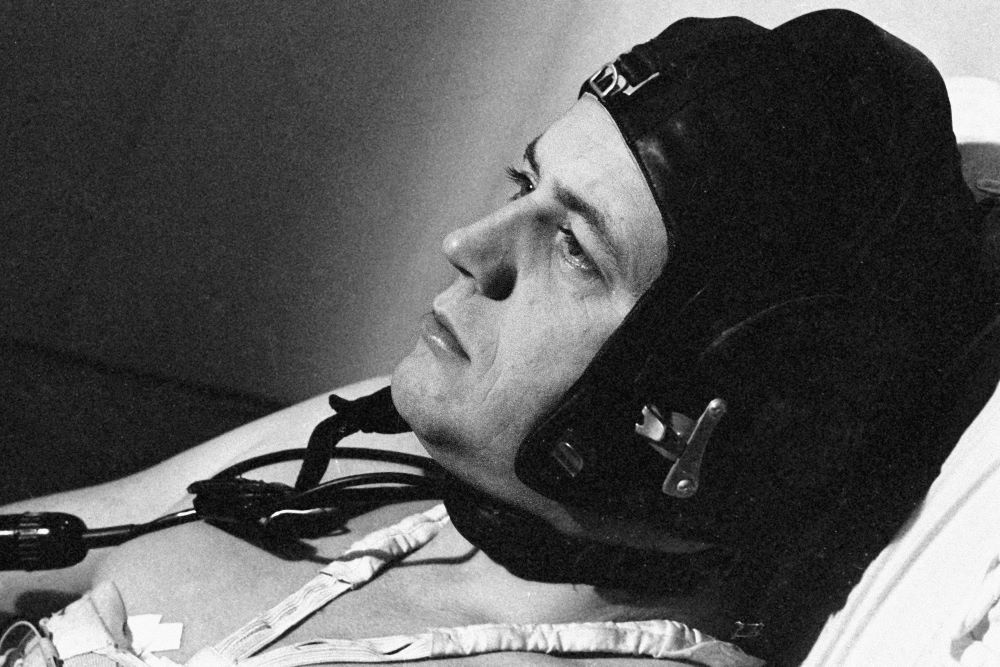    Летчик-космонавт Владислав Волков во время медицинских исследований, 1971 год. / Александр Моклецов / РИА Новости