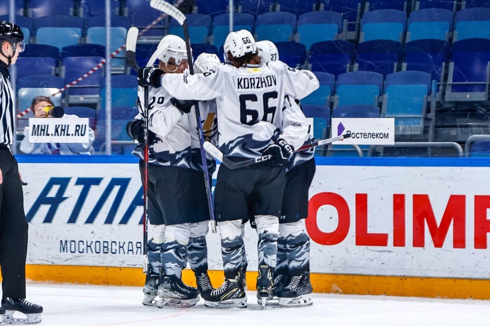    Приморцы открыли счет первыми. Фото: МХК «Тайфун»