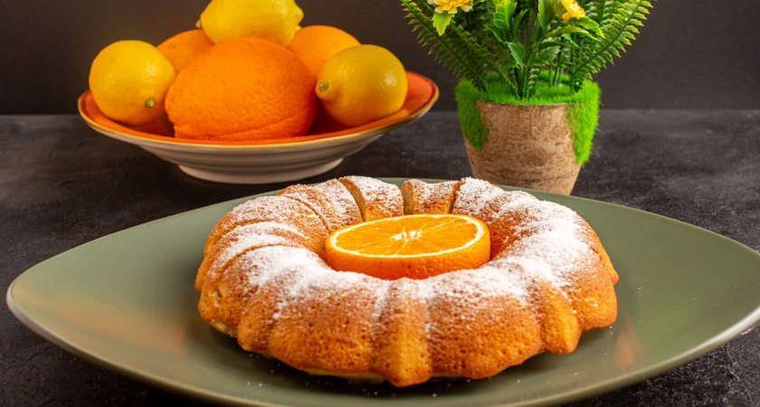    Кидаю 3 апельсина в тесто - и в духовке уже сочный, карамельный пирог с кислинкой: на скорую руку