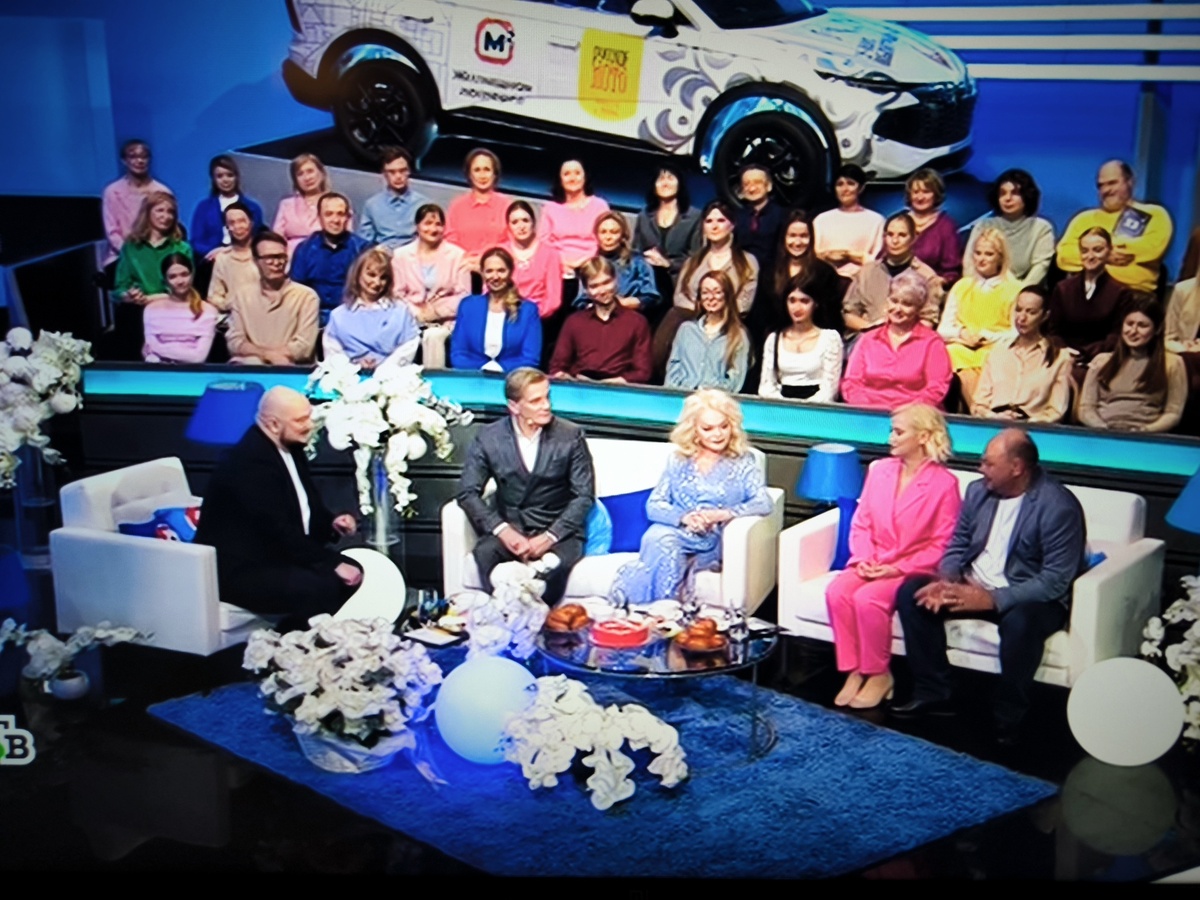 Передача "Жилищная лотерея" с Л. Долиной. Действительно, покупать у нее квартиру - лотерея...