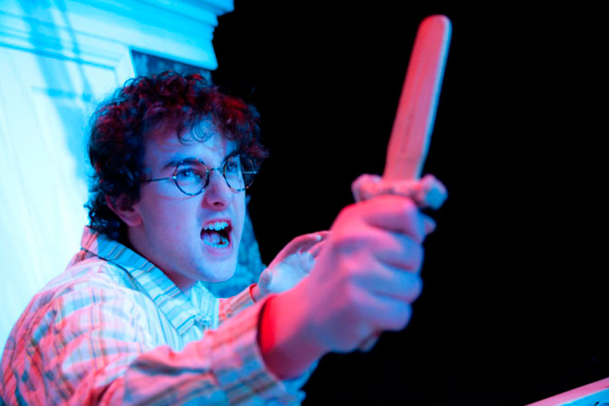 Самоаудиторинг — человек сам играет и режиссирует свой спектакль, превращая речь в перформанс