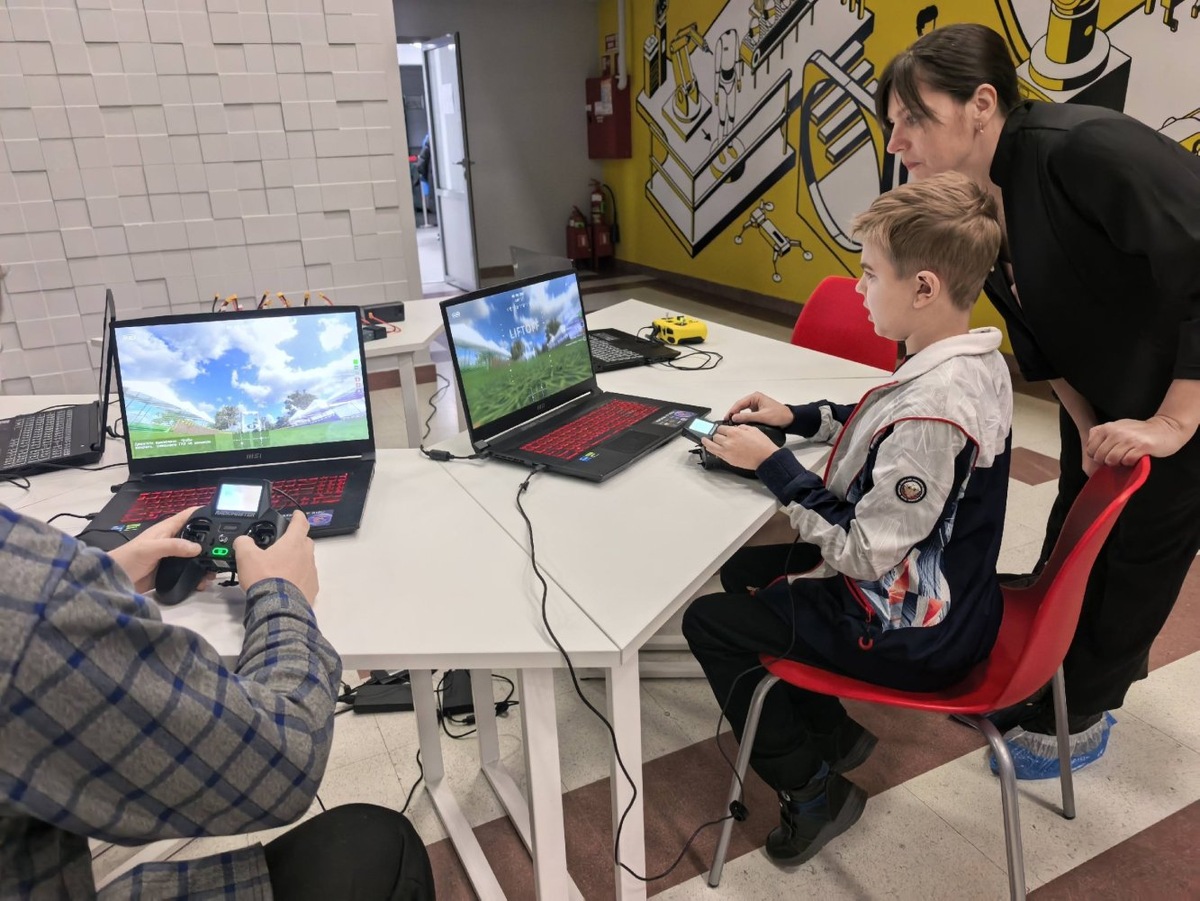    В Нефтеюганске прошли гонки дронов