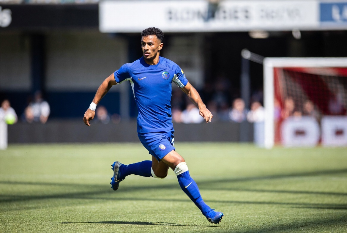 *Изображение в этой статье создано с помощью искусственного интеллекта (AI) с последующей обработкой в Photoshop.