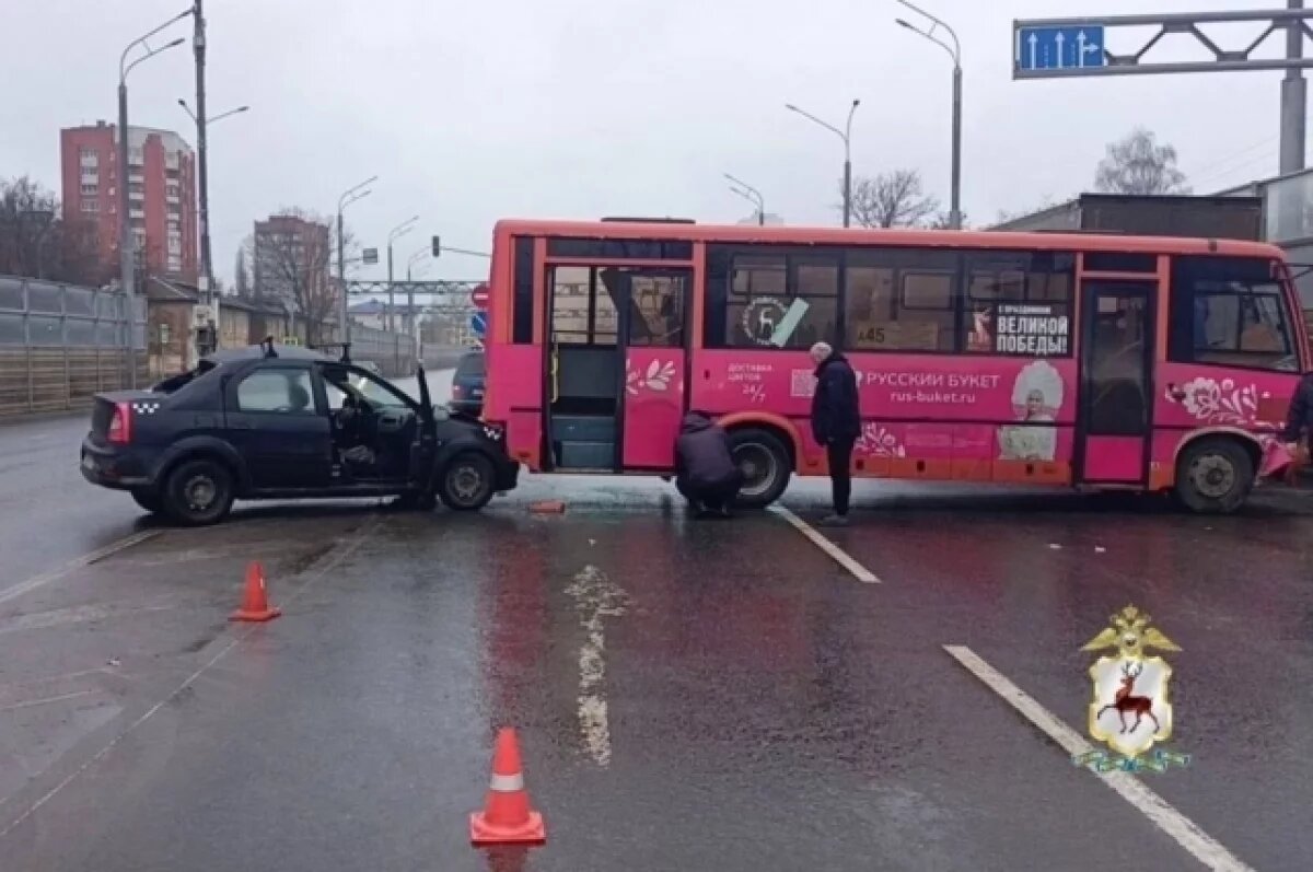    В Нижнем Новгороде столкнулись иномарка и рейсовый автобус