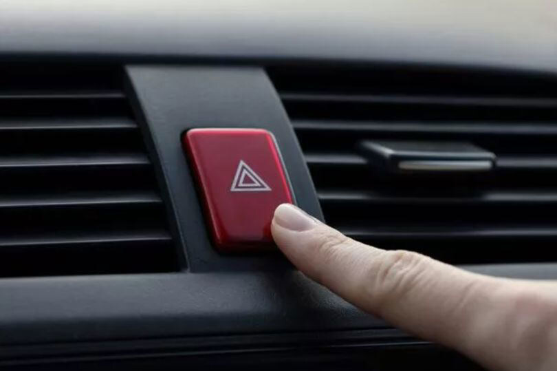 Кнопка аварийной сигнализации работает всегда