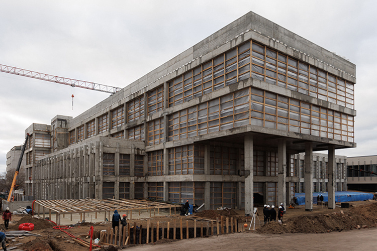    Большая «перепланировка» центрального универмага в центр уникальных мастеров (уникаль осталык үзәге) началась в 2023-м.   
Фото: Сергей Елагин