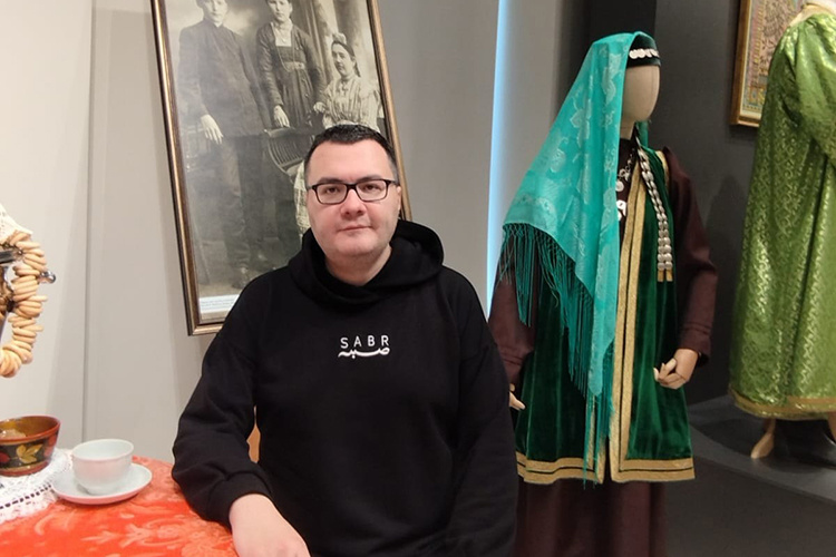    Историк, краевед и журналист Марат Сафаров: «Мы нашли в современном мегаполисе потомков представителей городских профессий, в которых заметной являлась татарская составляющая».   
Фото предоставлено Маратом Сафаровым