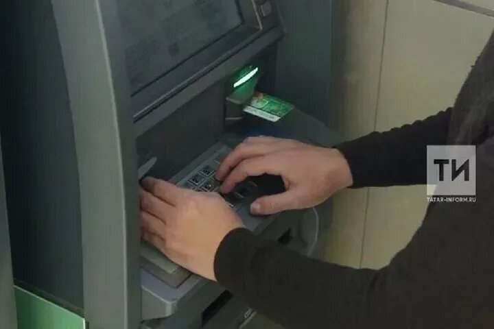 Две зарплаты в декабре: кому и почему перечислят деньги досрочно