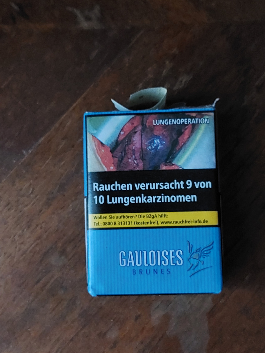 Gauloises Brunes со страшными картинками 