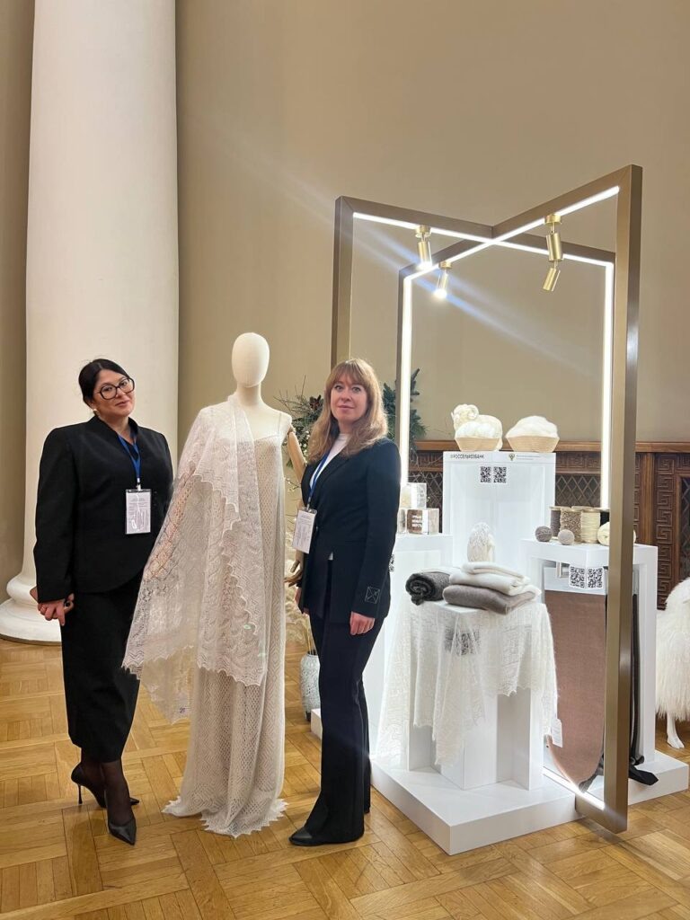     Оренбургские пуховницы презентовали свои изделия в Санкт-Петербурге Оренбуржье
📷    Оренбургские пуховницы презентовали свои изделия в Санкт-Петербурге Оренбуржье
