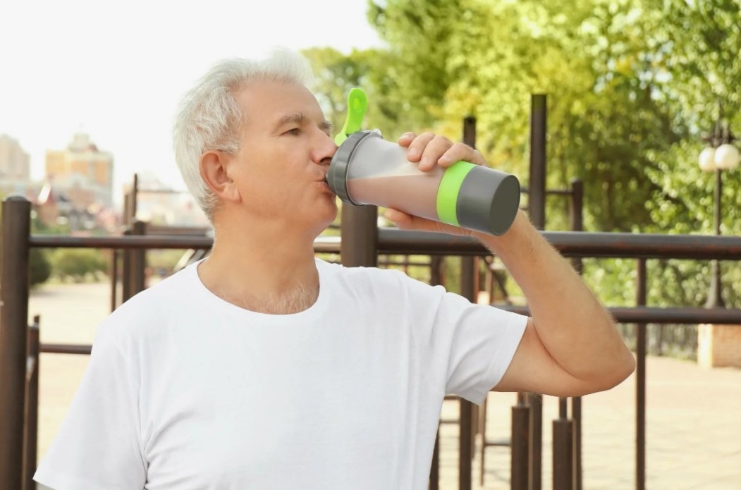 Именно поэтому он так удобен для борьбы с саркопенией.
