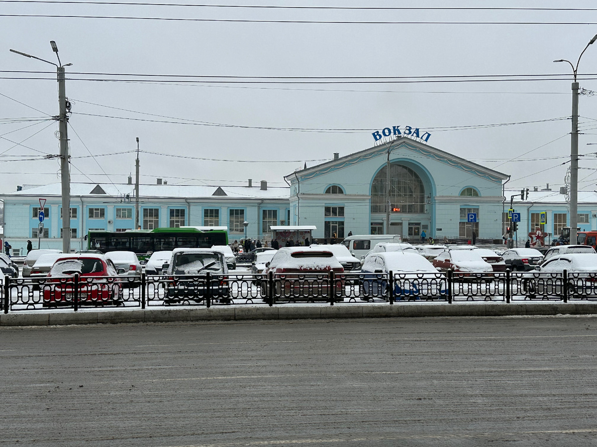 Здание железнодорожного вокзала в Кирове