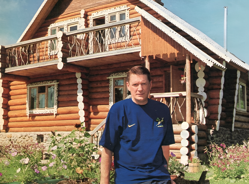 Абдулов рядом со своим домом на Валдае. Фото: соцсети