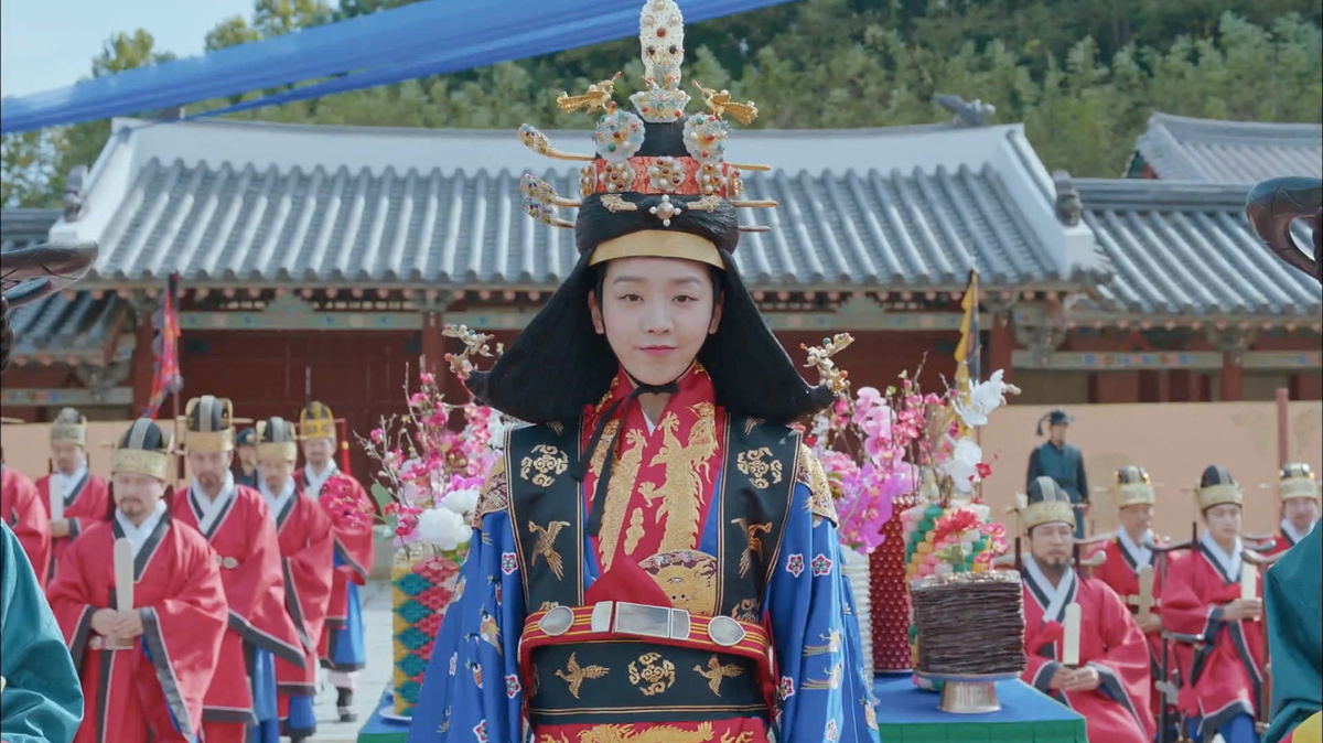 Эпизод с фразой « Свободные женщины лифчики не носят!»)))