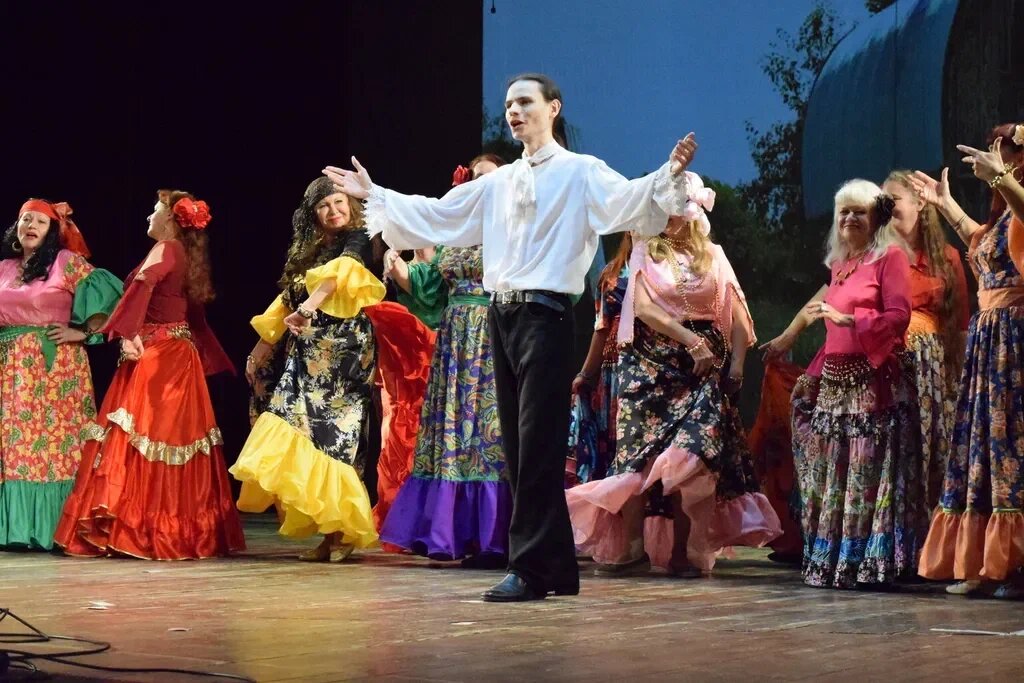    По случаю 35-летнего юбилея студии «Лель» на главной сцене курорта выступали его участники.