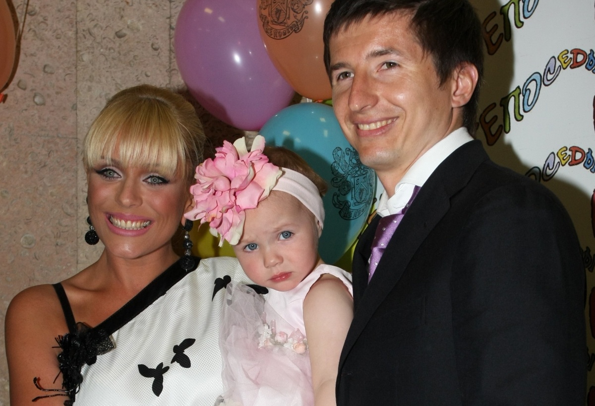 Евгений Алдонин с Юлией Началовой и маленькой дочкой Верой. Фото: Global Look Press