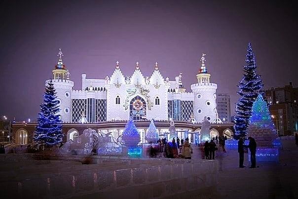 https://kazantravels.ru/top-10-mest-dlya-poseshheniya-v-novogodnej-kazani/