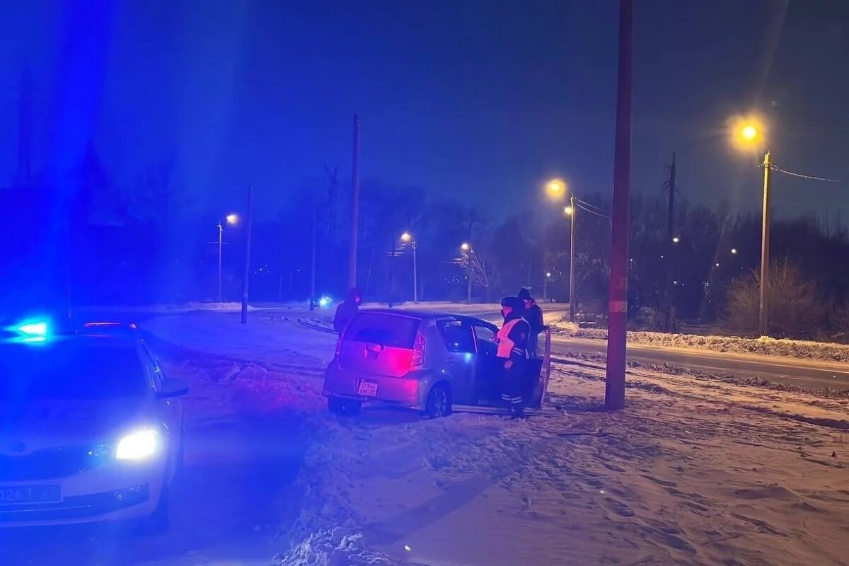   В Комсомольске-на-Амуре водитель Toyota Passo влетел в столб из-за гололёда
