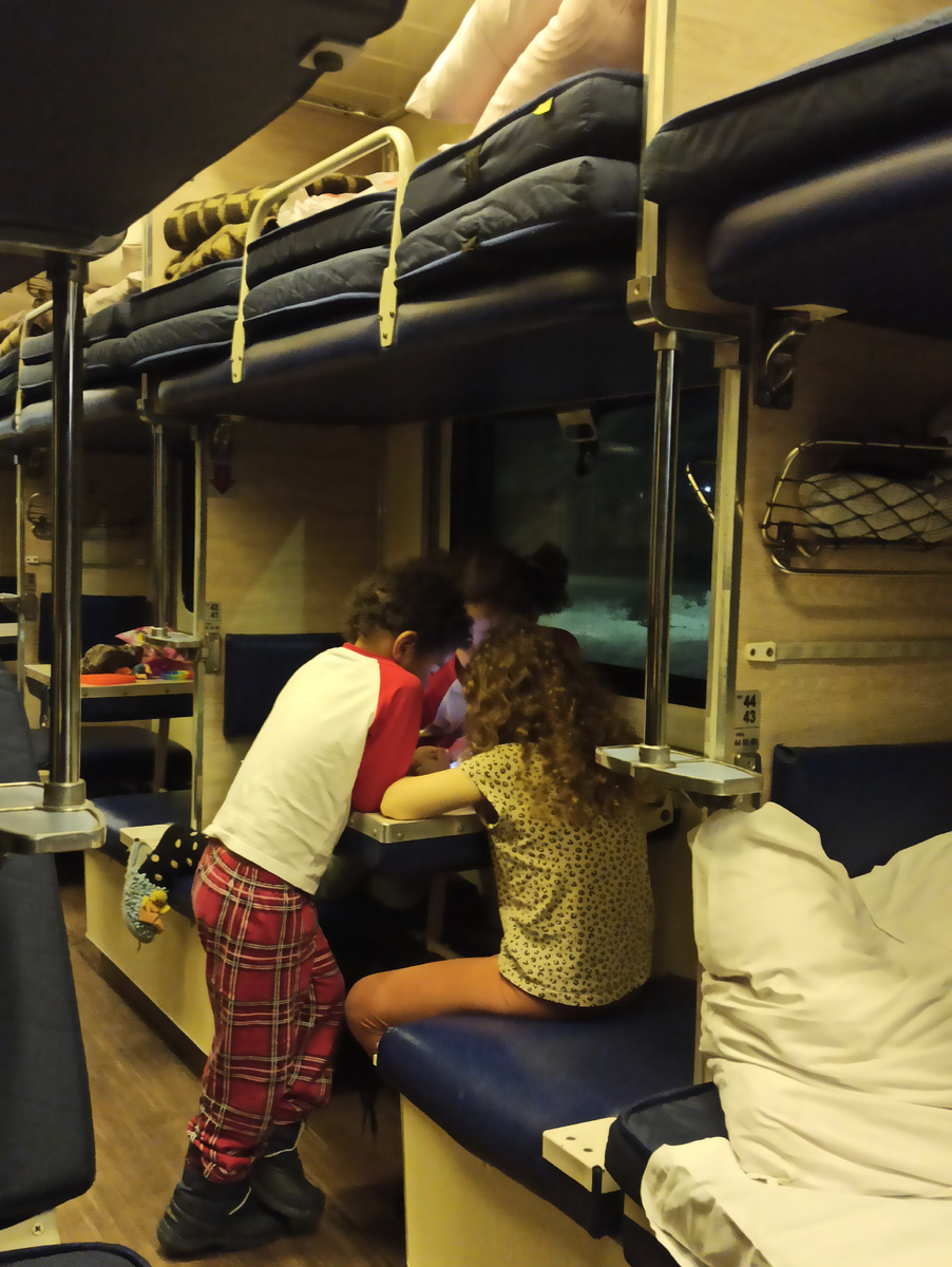 Плацкарт - вагон разных судеб