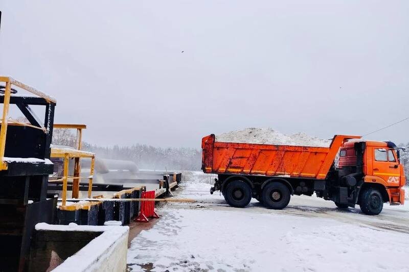    В Индустриальном и Зашекснинском районах заработали снегоплавильные пункты. Летом там проверили оборудование,