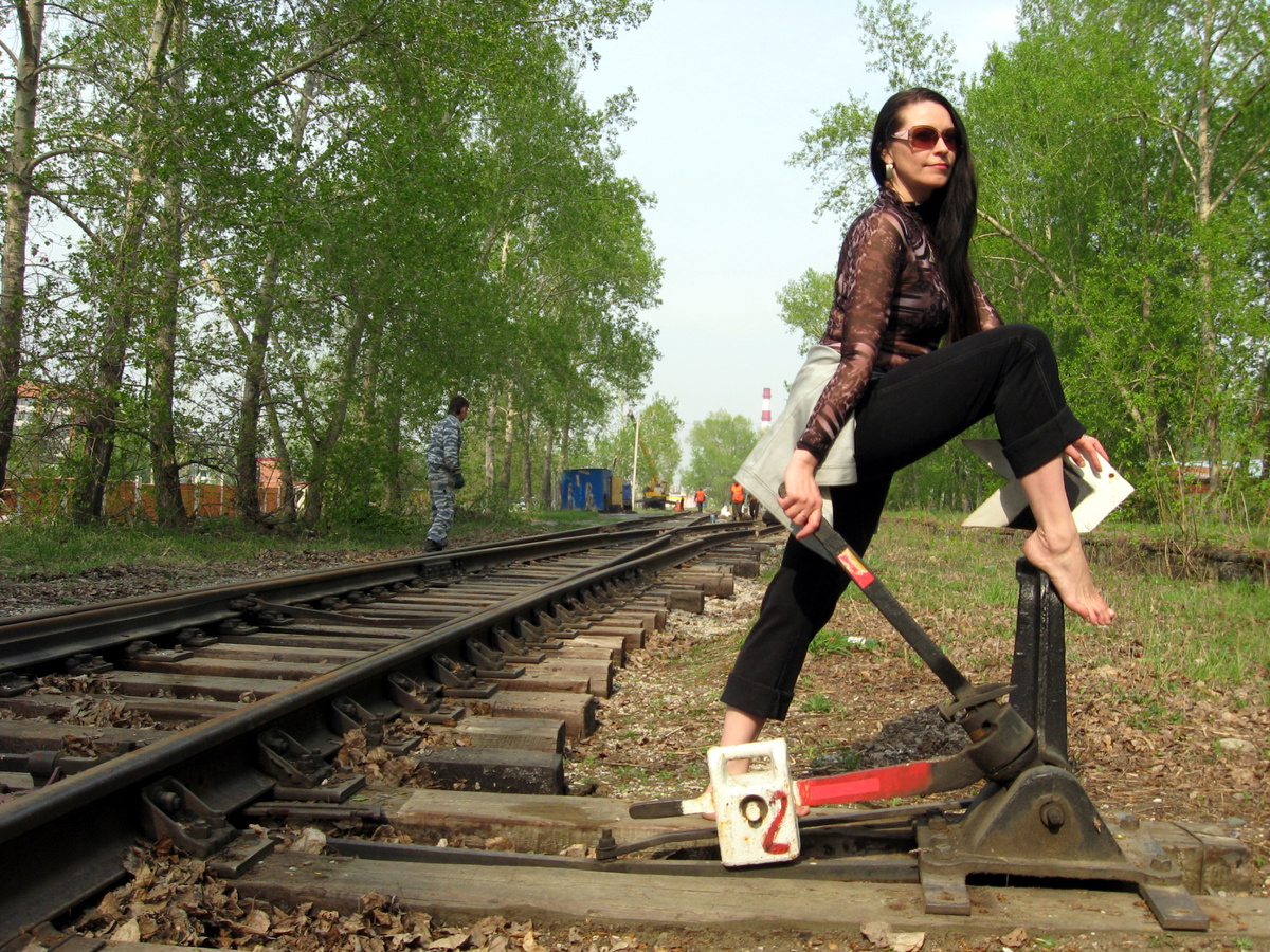 Разобранна ныне линия ж-д в Бердске. Застали в момент её разбора.