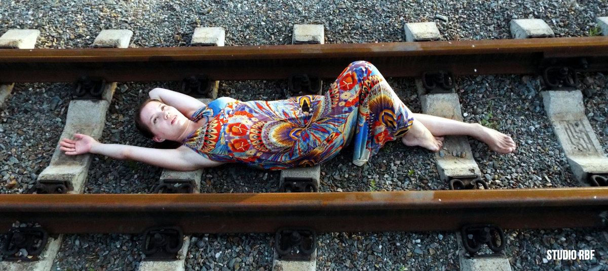 Эх, её бы там... между рельсами. Несмотря на то, что это детская железная дорога.