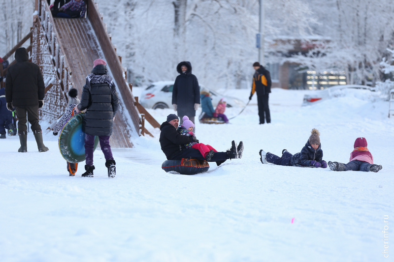    Шесть из них будут с подсветкой. В парке "Серпантин" стоит всесезонная горка.