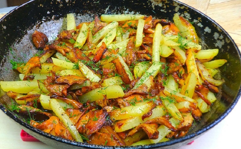 Идеальная жареная картошка с грибами: секрет румяной корочки и мягкой сердцевины