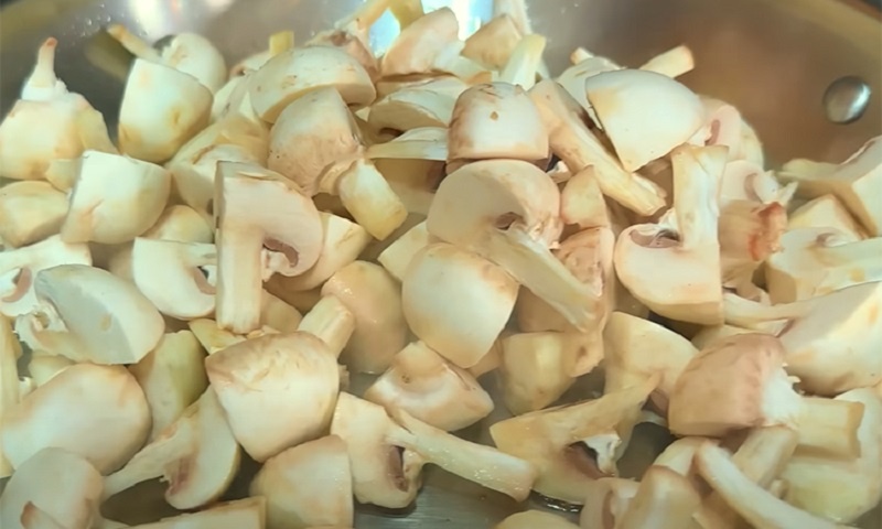 Идеальная жареная картошка с грибами: секрет румяной корочки и мягкой сердцевины